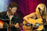 o-blake-shelton-konta-sta-thimata-tou-tifona-tis-oklachoma