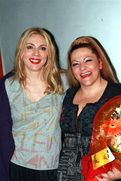 gynaikes_sta_prothyra_3_Medium