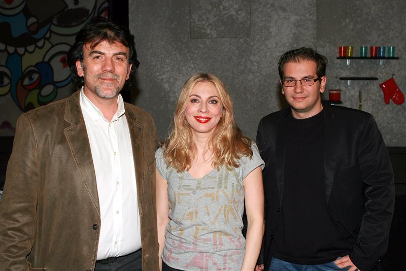 gynaikes_sta_prothyra_4_Medium