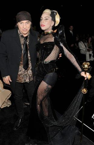 ladygagagrammyawards2012_joywoodgr_Small