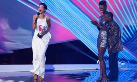 Rihanna-VMA-awards-008