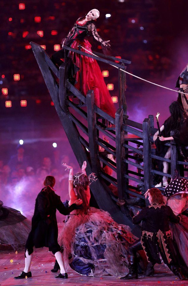 2012-08-12T214647Z_225534869_LM2E88C1OHRQW_RTRMADP_3_OLY-CLOSING-CEREMONY-ACT3-DAY16