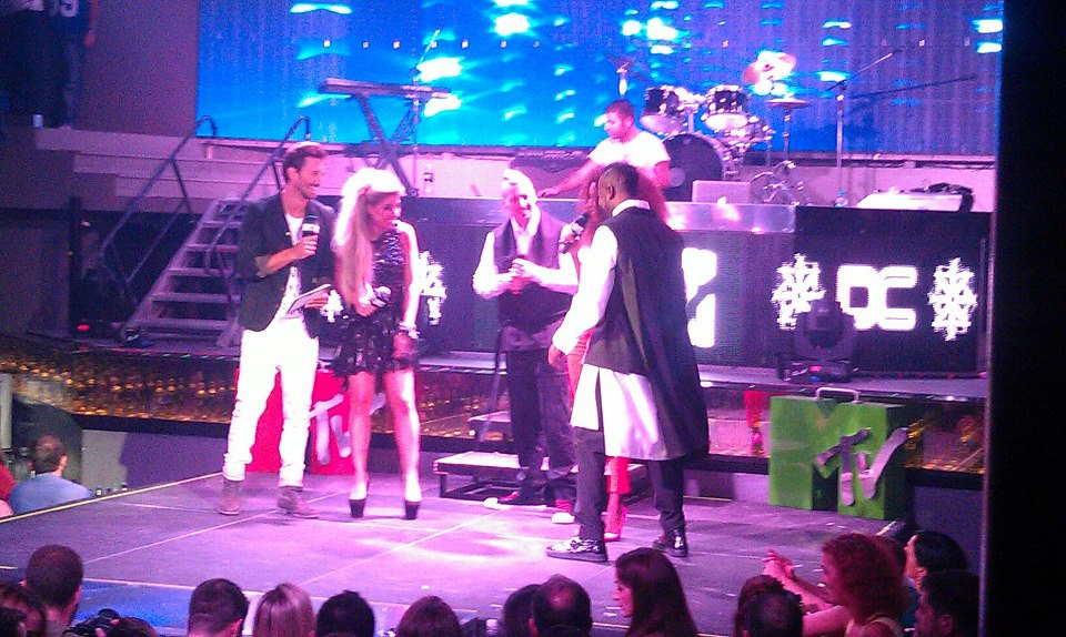 429941_4054318874383_204633518_n