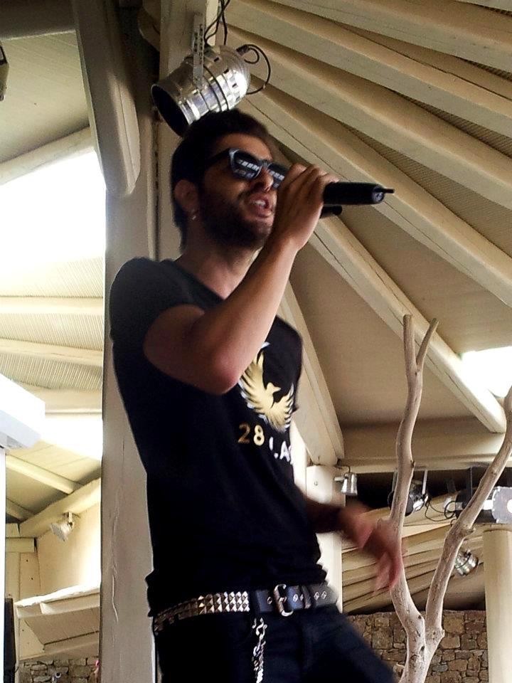 425024_421326377909968_1998225095_n