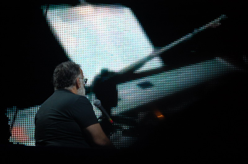 mikroutsikos river party