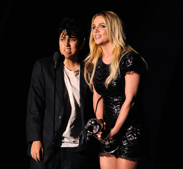 Britney-Award-01