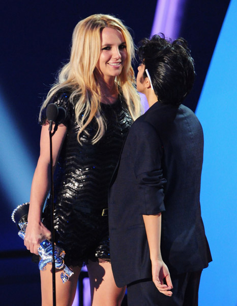 Britney-Award-02