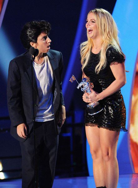 Britney-Award-04