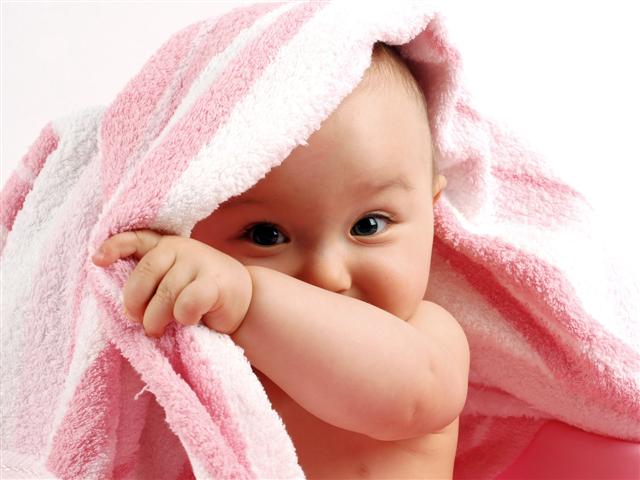 cute-babies-wallpapers_gritzaliscom_Small