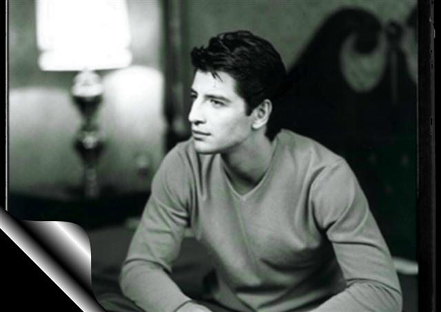 sakis_sakisarticlescom_Small