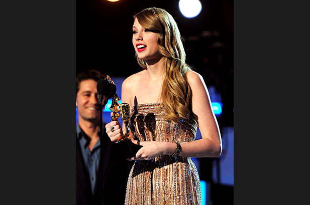 1111989-taylor-swift-show-bbma-2011-617-409