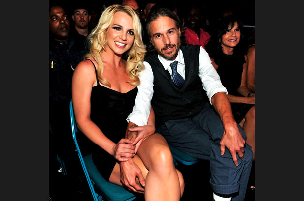 1112059-britney-lover-show-bbma-2011-200-133