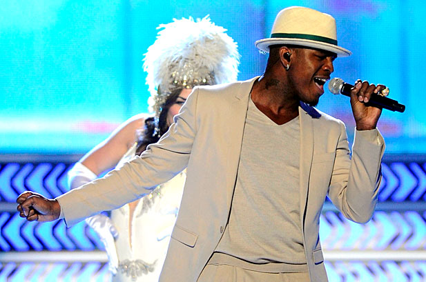 1112169-ne-yo-show-bbma-2011-617-409