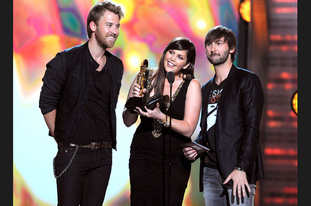 1112179-lady-antebellum-show-bbma-2011-617-409