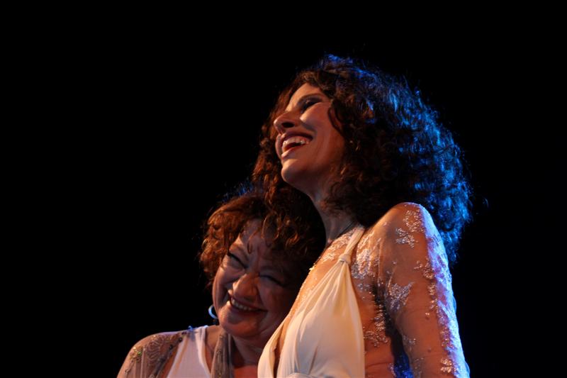 ELEFTHERIA_TANIA_LIVE_mazi-1_Medium