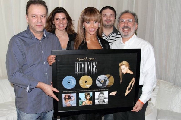 Beyonce! GOLD in Grecce
