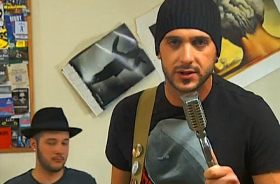 "Δυό φιλιά " απο τον Χρήστο Νινιό