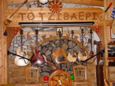 Ελαφρά κρητικά και ρεμπέτικα στο "Τζιβαέρι"