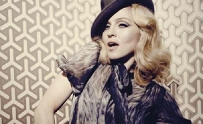 Η Madonna ξαναπυροβολεί με... "Revolver"