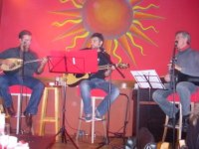 Οι Ενδιάμεσοι στη "Γαλάζια Φιάλη"