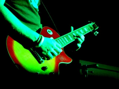 Ti Παίζει με τα live - άρθρο του Kay Darens με αφορμή το άρθρο του Λουκά Φωτόπουλου