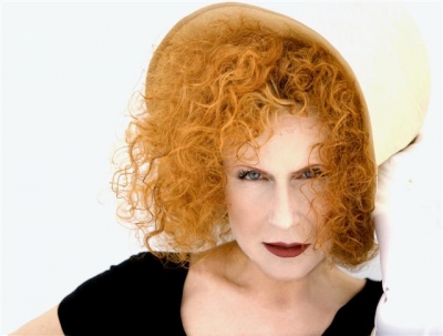 ZOOM… ΣΤΑ 40 ΧΡΟΝΙΑ ΖΟΟΜ ΥΠΟΓΡΑΦΕΙ Η ΛΙΝΑ ΝΙΚΟΛΑΚΟΠΟΥΛΟΥ