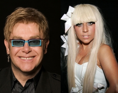 Η Lady Gaga μαζί με τον Elton John στη σκηνή των Grammy Award