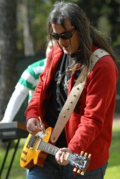 Ο Φίλιππος Πλιάτσικας στο Γυάλινο Μουσικό Θέατρο