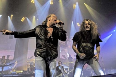 Ποιός θα τραγουδήσει με τους Guns n' Roses;