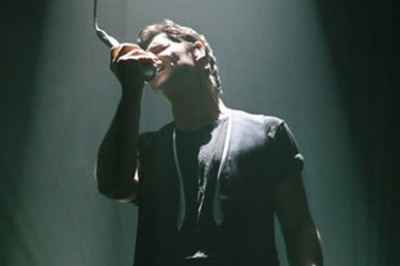 Τους άφησε στα κρύα του λουτρού ο Σάκης