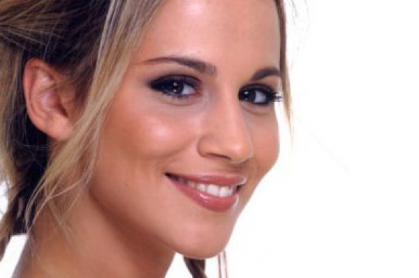 Η Νάντια Μπουλέ, μάγεψε τραγουδώντας για τον έρωτα!