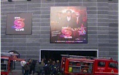 Έκαψαν το μαγαζί που τραγουδάει ο Σάκης Ρουβάς