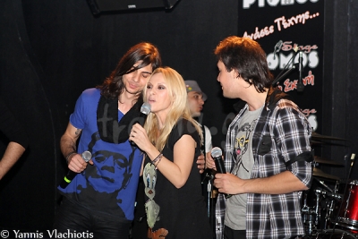 Πέγκυ Ζήνα & Λία Βίσση τραγουδούν στην πρεμιέρα των Τριημιτόνιο & X-odos