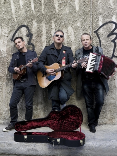 "Με λίγη βοήθεια από τους φίλους μου" για 2 παραστάσεις ακόμα