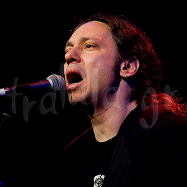 Στον απόηχο της «Νεροποντής», το Γυάλινο ανοίγει την αγκαλιά του στον Προσκυνητή