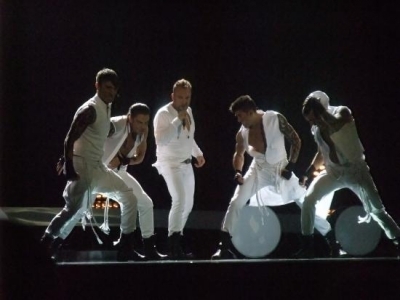 Μόλις παρουσίασε το τραγούδι του,ο Γιώργος Αλκαίος στη σκηνή!