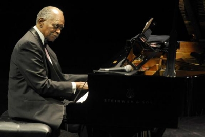 Ο Αμερικανός πιανίστας της Jazz Hank Jones πέθανε στα 91 του!