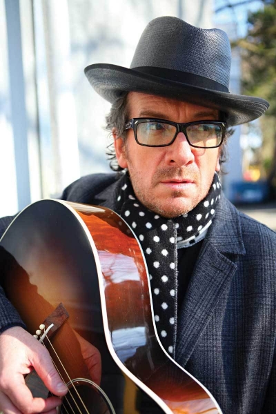 Ο Elvis Costello ακυρώνει συναυλίες για πολιτικούς λόγους