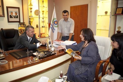 Στη Λεωφόρο της Χάρις Αλεξίου