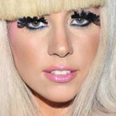 Η Gaga ευχαριστεί τους fans της για το BET award