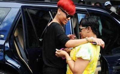 Rihanna: Επιστροφή στην πατρίδα!