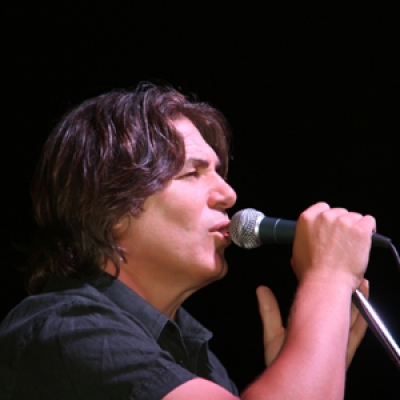 Τα τραγούδια, τα όνειρα και το τρεχαντηράκι…