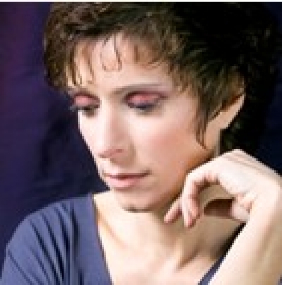 Η Αναστασία Μουτσάτσου Live