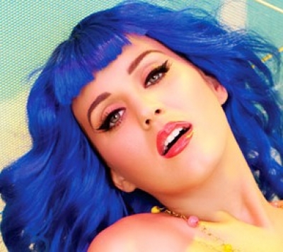 Και η πρωτιά της Katy Perry καλά κρατεί!