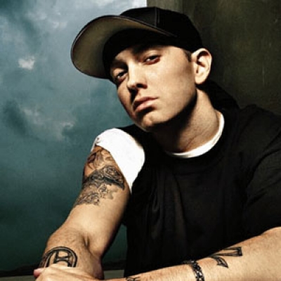 Ο Eminem συνεχίζει να κυριαρχεί στα Charts