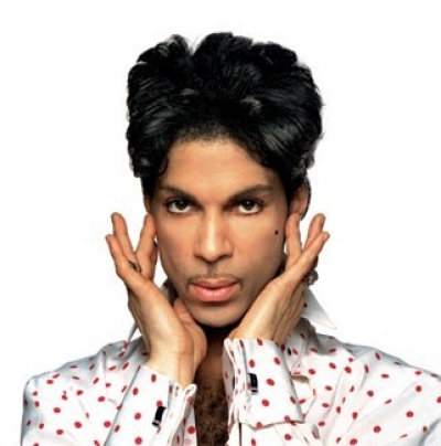 Ο Prince πουλάει… εφημερίδες! 