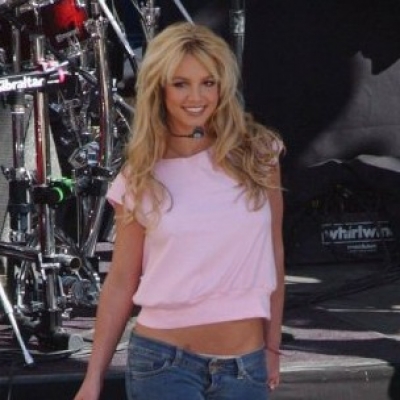 Πάνω από 100.000.000 δίσκους η Britney Spears!!