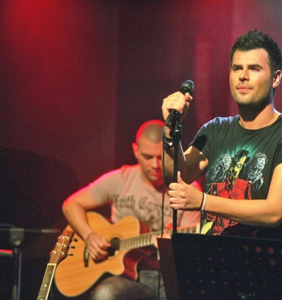 Ο Γιώργος Παπαδόπουλος τραγουδάει Lady Gaga & Σάκη Ρουβά. 