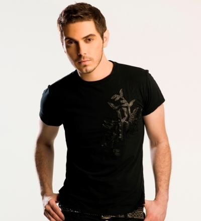 Άκουσε το νέο τραγούδι του Μιχάλη "Στην Άκρη Του Παραδείσου"