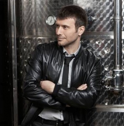 'Δε γίνεται' να μην ακούσουμε άλλη μια επιτυχία απο τον τελευταίο δίσκο του Γιάννη Πλούταρχου!!